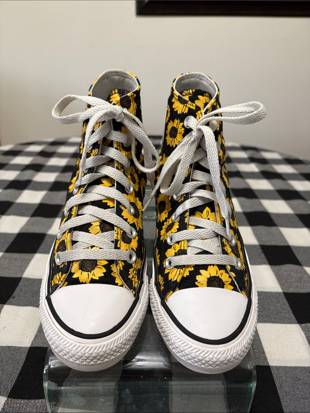Converse Chuck Taylor All Star Sunflower Floral Shoes Sneakers Sz 6 Yellow Black - Picture 2 of 12